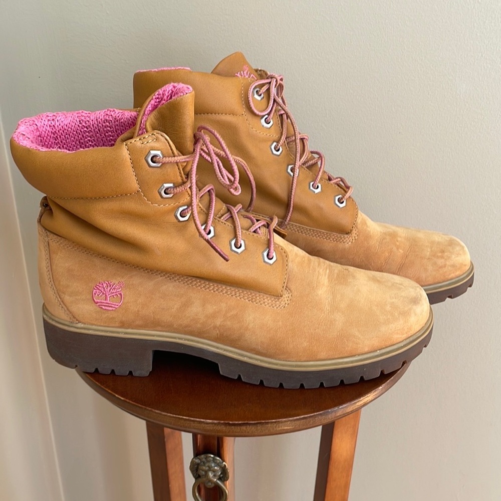 Timberland Ladies hiking boots! Tan and Pink! Women’s / Ladies size 10